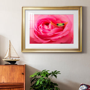 Hanging On VIII - Modern Framed Art Print