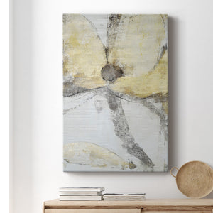 Une Fleur I - Canvas Art Print