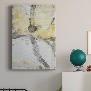 Une Fleur I - Canvas Art Print