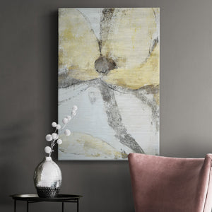 Une Fleur I - Canvas Art Print